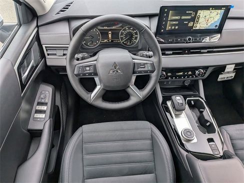 New 2026 Mitsubishi Outlander SE image 28