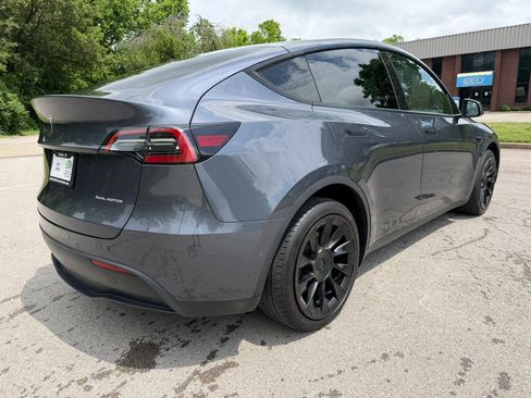Used 2022 Tesla Model Y Long Range AWD/4WD image 6