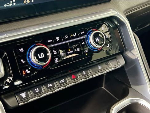 Used 2025 GMC Sierra 3500 Denali image 9