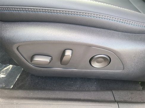 New 2026 Chevrolet Equinox EV LT image 18