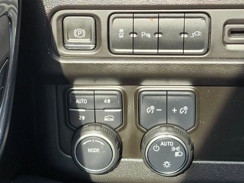 Used 2021 Chevrolet Tahoe LT image 24