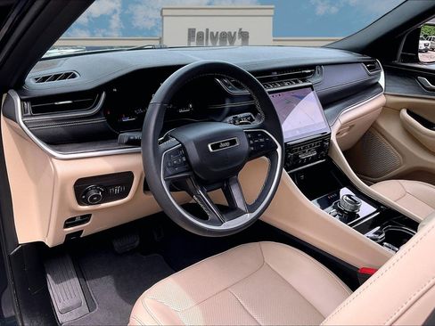 Used 2023 Jeep Grand Cherokee L Limited w/ Luxury Tech Group II AWD/4WD image 13