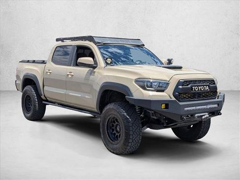Used 2017 Toyota Tacoma TRD Off-Road AWD/4WD image 3