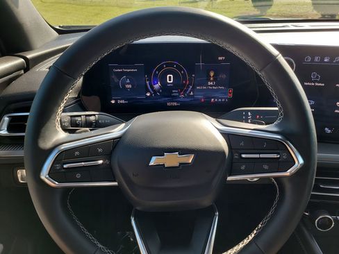 Used 2025 Chevrolet Traverse LT FWD image 31