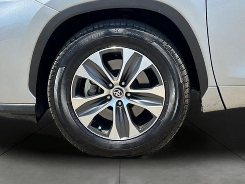 Used 2021 Toyota Highlander XLE FWD image 29