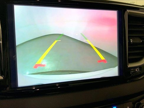 Used 2024 Chrysler Pacifica Touring-L FWD image 21