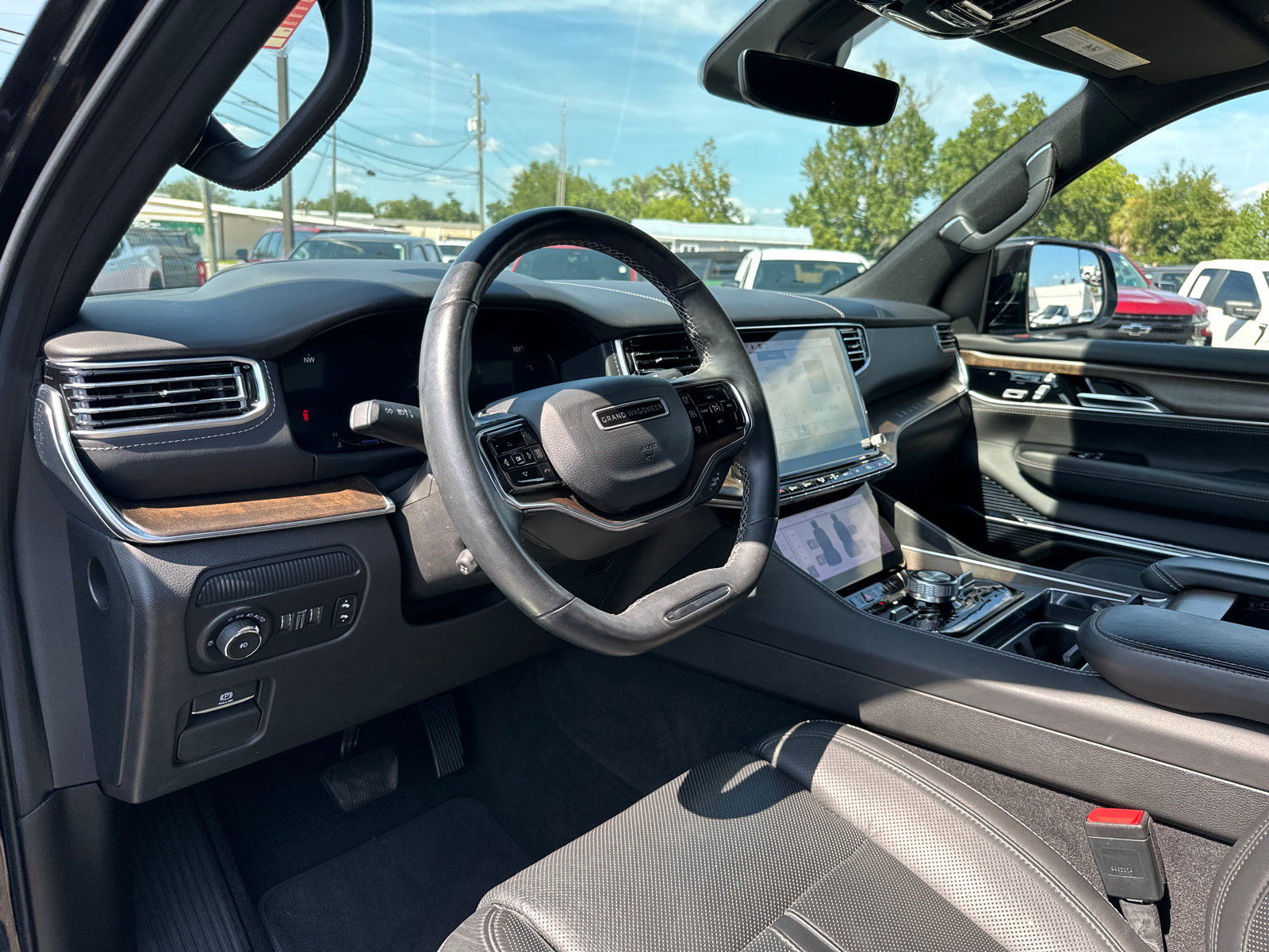 Used 2022 Jeep Grand Wagoneer Series I w/ Flexible Seating Group AWD/4WD image 12