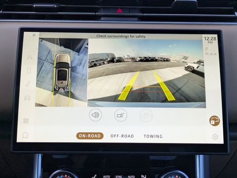 Certified 2023 Land Rover Range Rover SE image 19