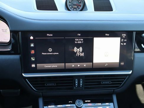 Used 2023 Porsche Cayenne GTS image 24