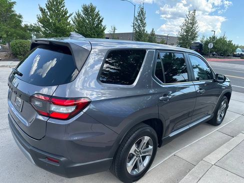 Used 2025 Honda Pilot EX-L image 5