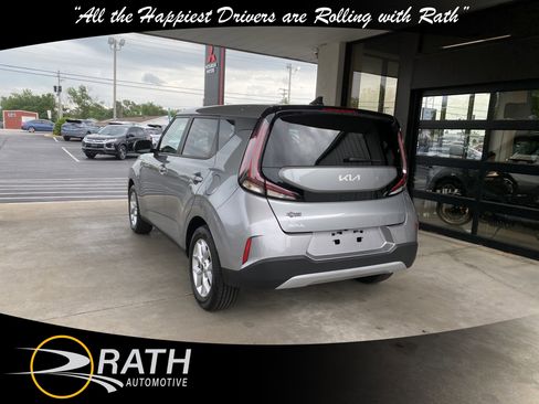 Used 2025 Kia Soul LX FWD image 8