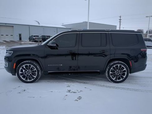 Used 2023 Jeep Wagoneer Series II w/ Premium Group I image 2