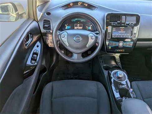 Used 2017 Nissan Leaf SV image 17