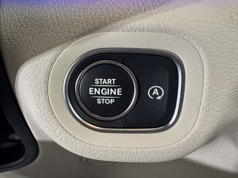 Certified 2025 Mercedes-Benz GLS 450 4MATIC image 16