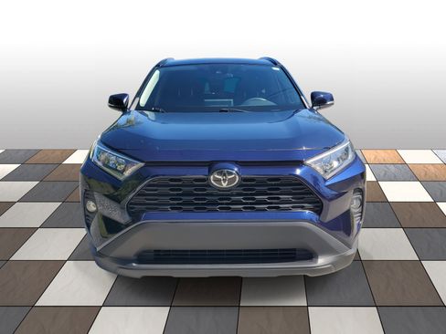 Used 2021 Toyota RAV4 XLE image 2