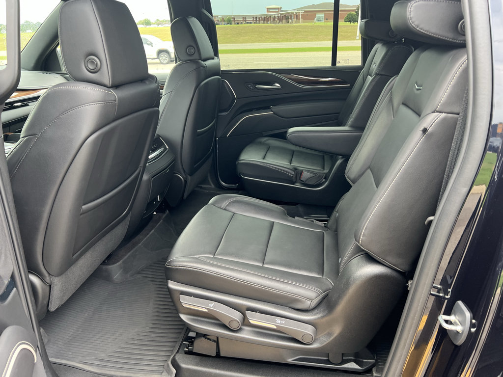 Used 2023 Cadillac Escalade ESV Luxury AWD/4WD image 17