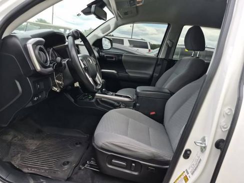 Used 2021 Toyota Tacoma SR5 RWD image 9