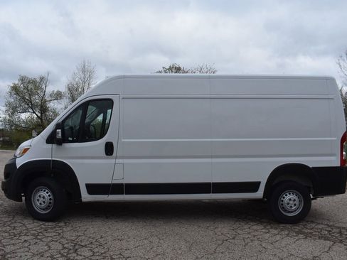 Used 2025 RAM ProMaster 2500 w/ Convenience Group FWD image 3