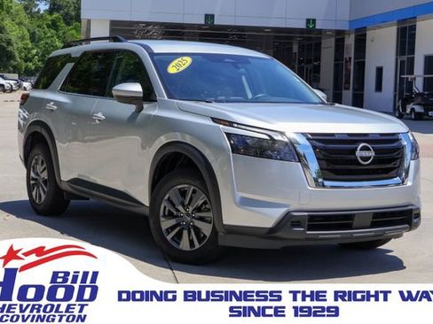 Used 2025 Nissan Pathfinder SV FWD image 1