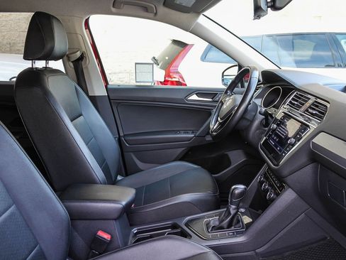 Used 2019 Volkswagen Tiguan SE image 16