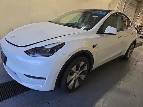 Used 2023 Tesla Model Y Long Range AWD/4WD image 3