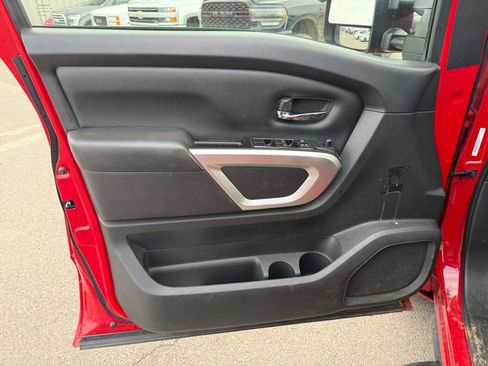 Used 2024 Nissan Titan SV w/ SV Convenience Package image 7