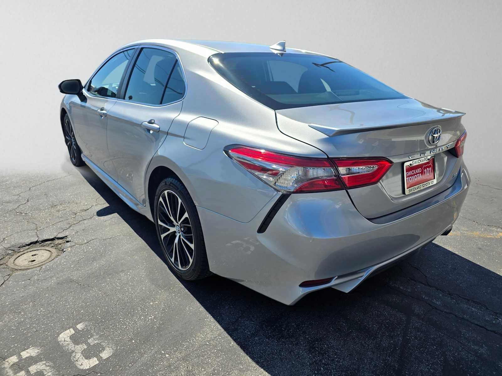 Used 2019 Toyota Camry SE FWD image 5