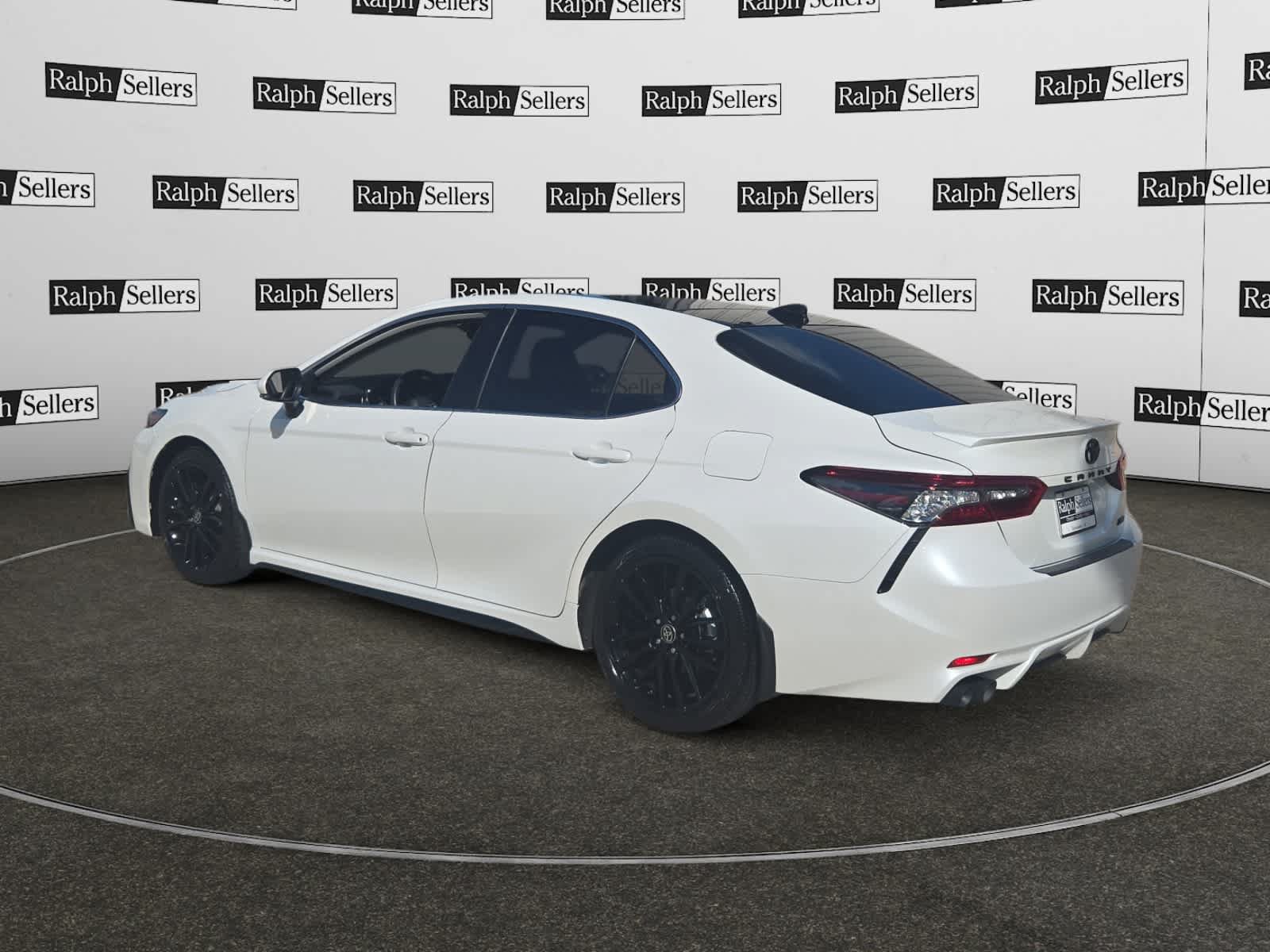 Used 2023 Toyota Camry XSE FWD image 4