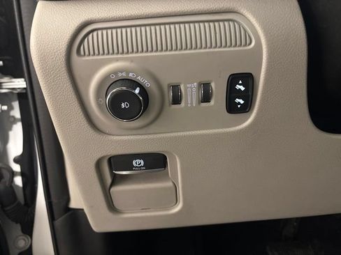 Used 2022 Jeep Wagoneer Series III w/ Premium Group I AWD/4WD image 15