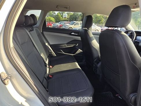 Used 2023 Volkswagen Taos SE FWD image 16