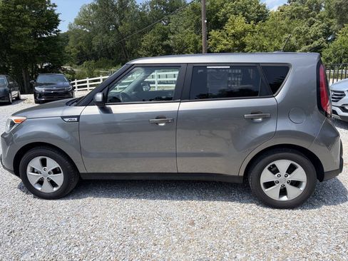 Used 2016 Kia Soul FWD image 1