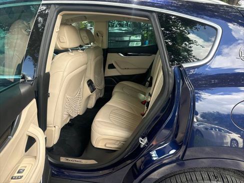 Used 2018 Maserati Levante GranLusso AWD/4WD image 16