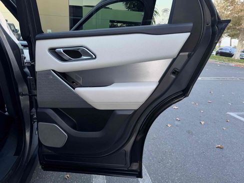 Used 2018 Land Rover Range Rover Velar R-Dynamic SE AWD/4WD image 76