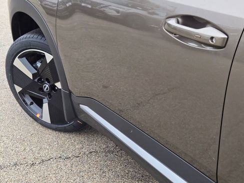 Used 2026 Nissan Kicks SR w/ SR Premium Package image 18