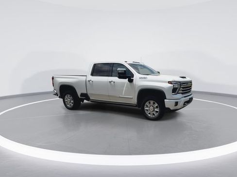 Used 2025 Chevrolet Silverado 2500 High Country w/ High Country Premium Package AWD/4WD image 2