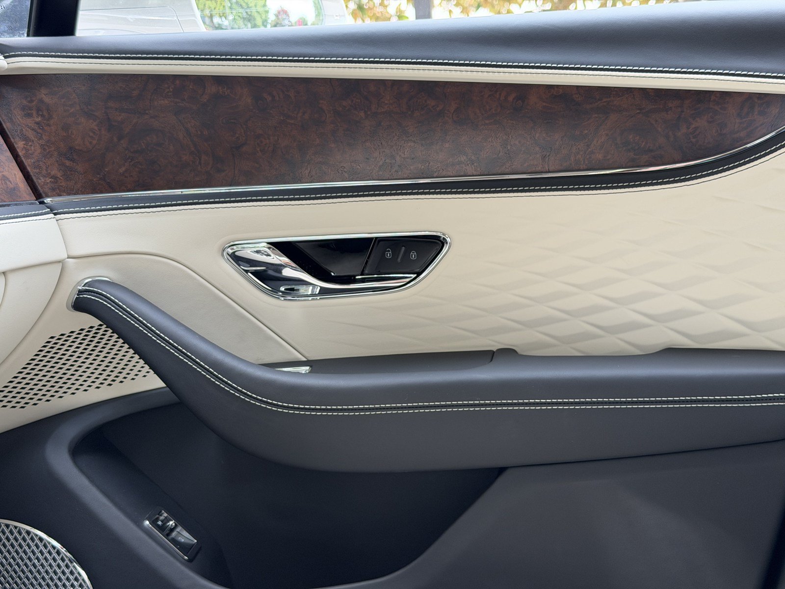 Used 2026 Bentley Flying Spur V8 AWD/4WD image 33