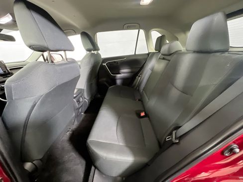 Used 2022 Toyota RAV4 LE image 19