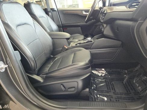 Used 2020 Ford Escape Titanium FWD image 3