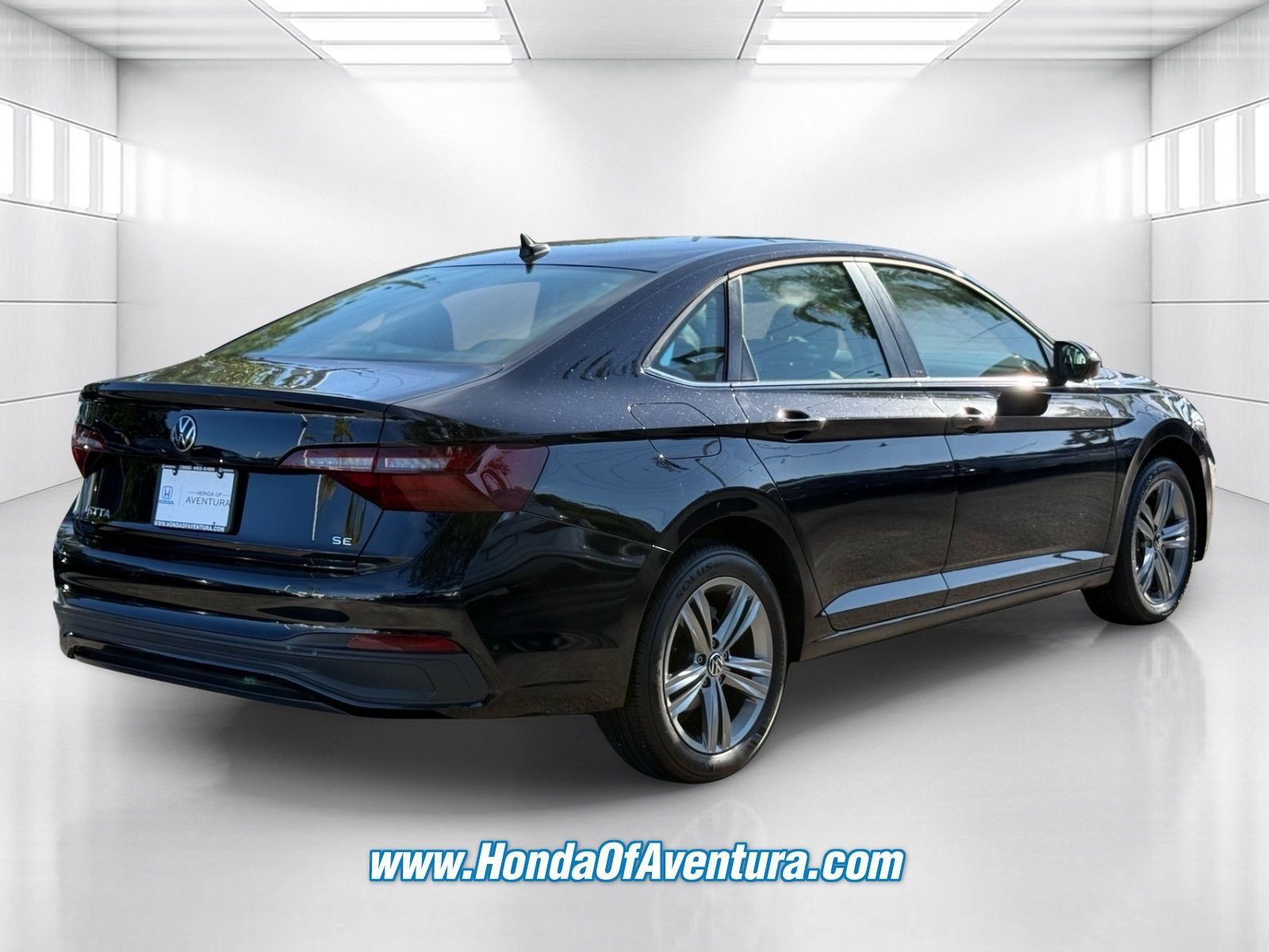 Used 2024 Volkswagen Jetta SE FWD image 5