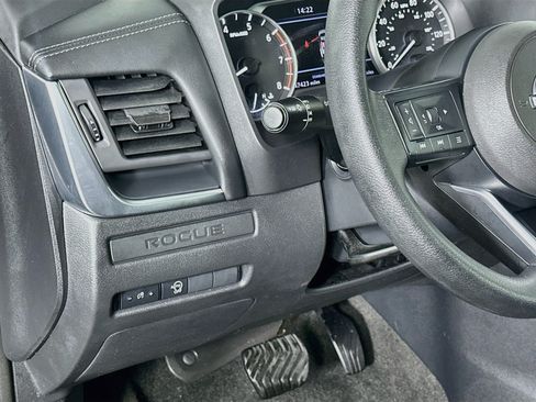 Used 2024 Nissan Rogue S FWD image 17