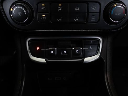 Used 2022 GMC Terrain SLE FWD image 30