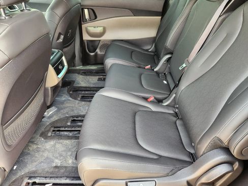 New 2026 Kia Carnival EX image 19