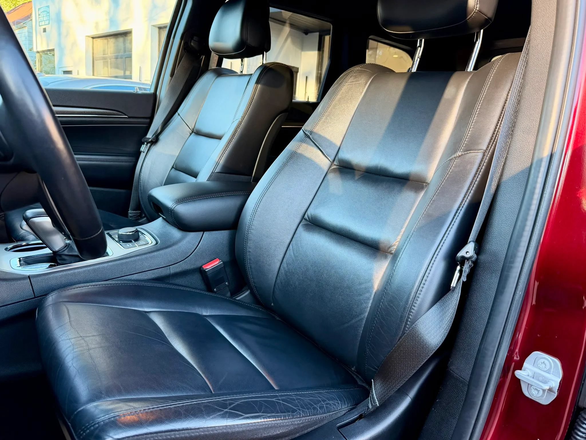 Used 2018 Jeep Grand Cherokee Limited AWD/4WD image 16
