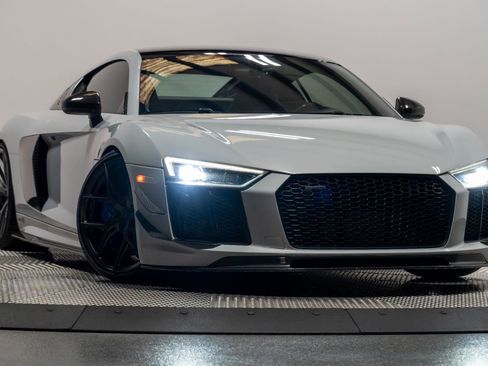 Used 2017 Audi R8 V10 plus w/ Full Leather Package image 31