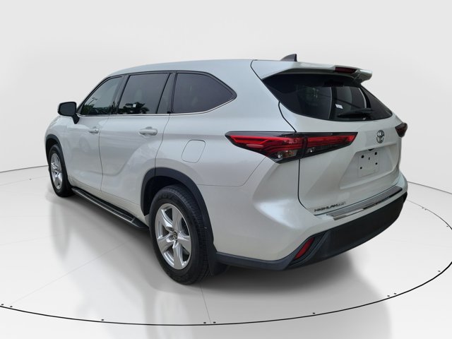 Used 2022 Toyota Highlander L FWD image 4