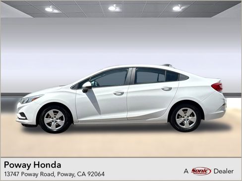 Used 2018 Chevrolet Cruze LS FWD image 1