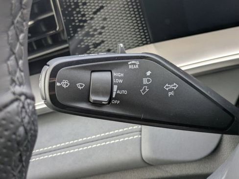 New 2026 Volkswagen Tiguan SE R-Line FWD image 29