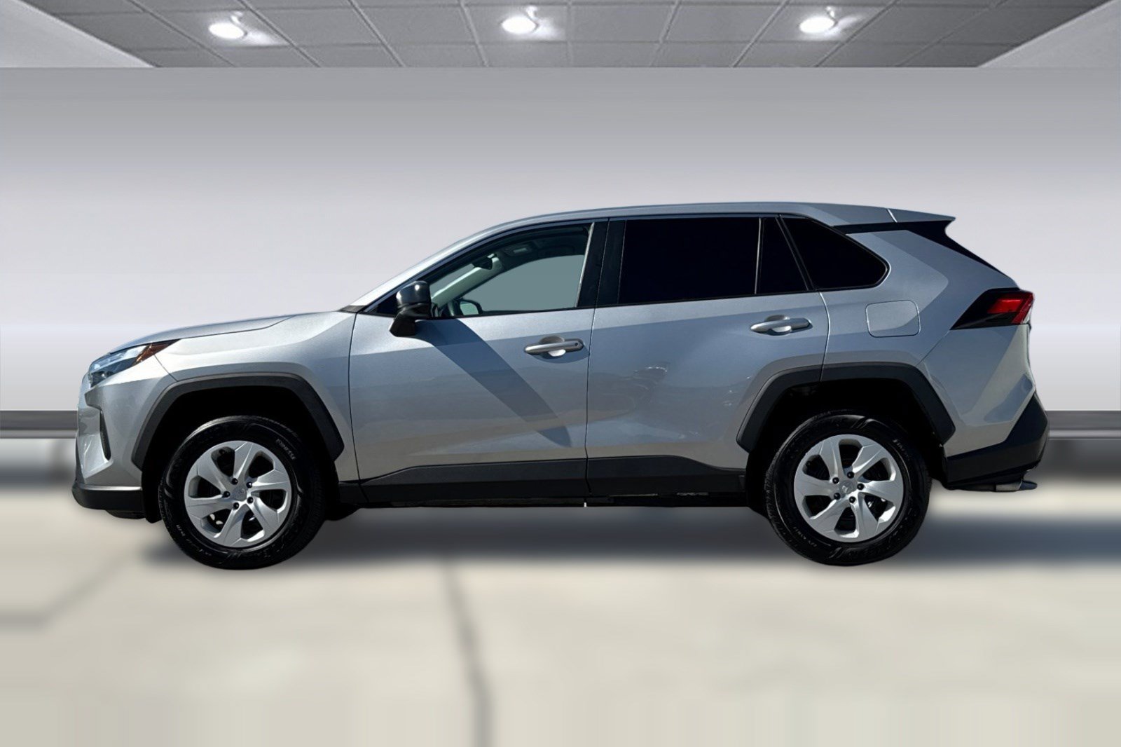 Used 2023 Toyota RAV4 LE FWD image 2