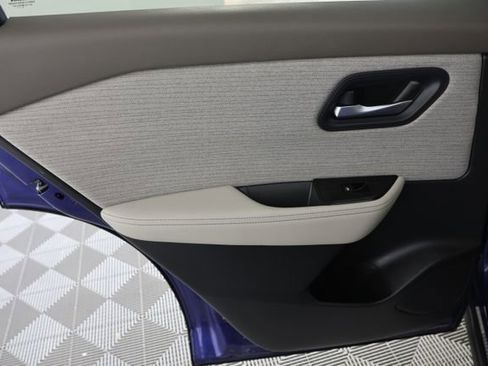 Used 2022 Nissan Rogue SV image 25