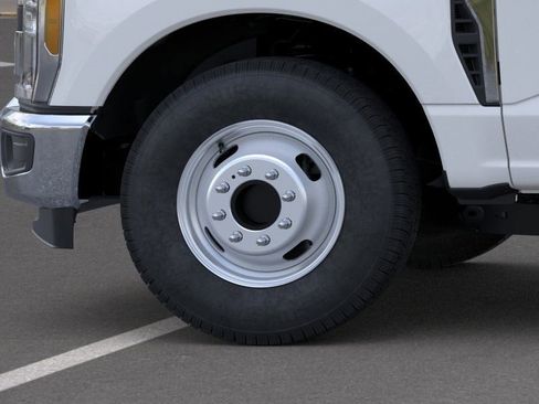 New 2025 Ford F350 XL w/ XL Chrome Package image 19